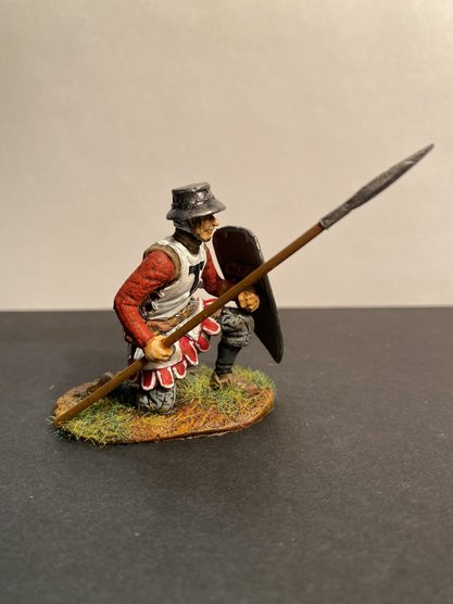 453ТБ ВИМ, кнехт стоящий на одном колене и бьющий копьем, 54 мм Три Богатыря