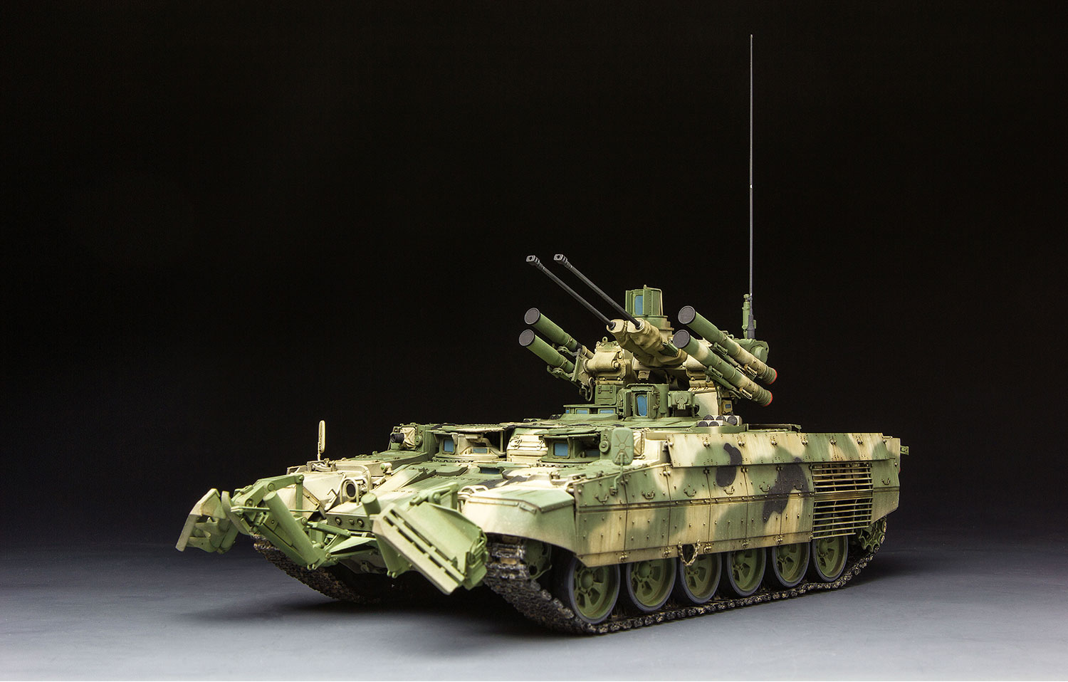 TS-010 RUSSIAN TERMINATOR FIRE SUPPORT COMBAT VEHICLE BMPT 1/35 Meng