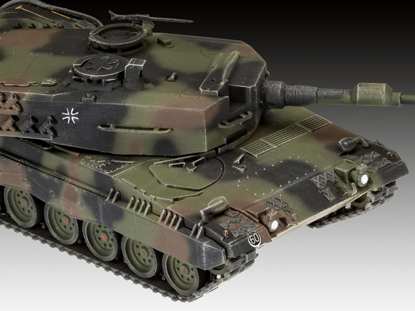 03311RE Немецкий тяжелый танковый транспортер SLT 50-3 Elefant + Leopard 2A4 Revell