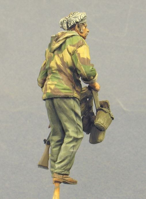 T35182 Бойцы Британского САС из экипажа Ленд Ровер Розовая пантера II (2) Tank