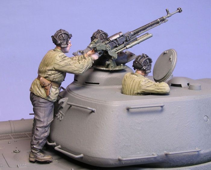 T-35100 Cоветские танкисты Ис-2 в бою (лето 1944 -45 гг) (2 +бюст+ДШКМ) Tank