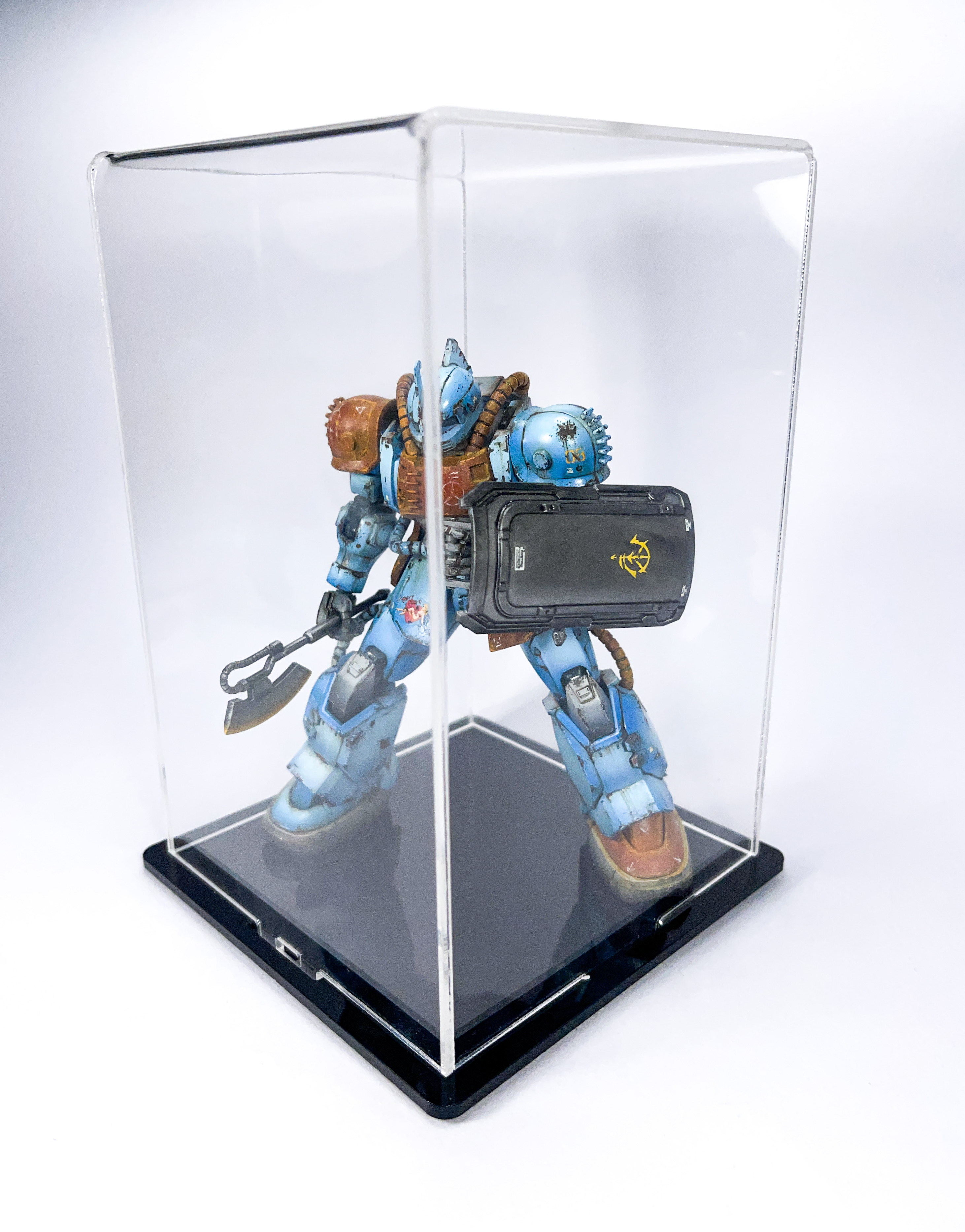 LCB008BL Бокс акриловый для фигур в масштабе 1/16, 100х100х160, основание черный глянец