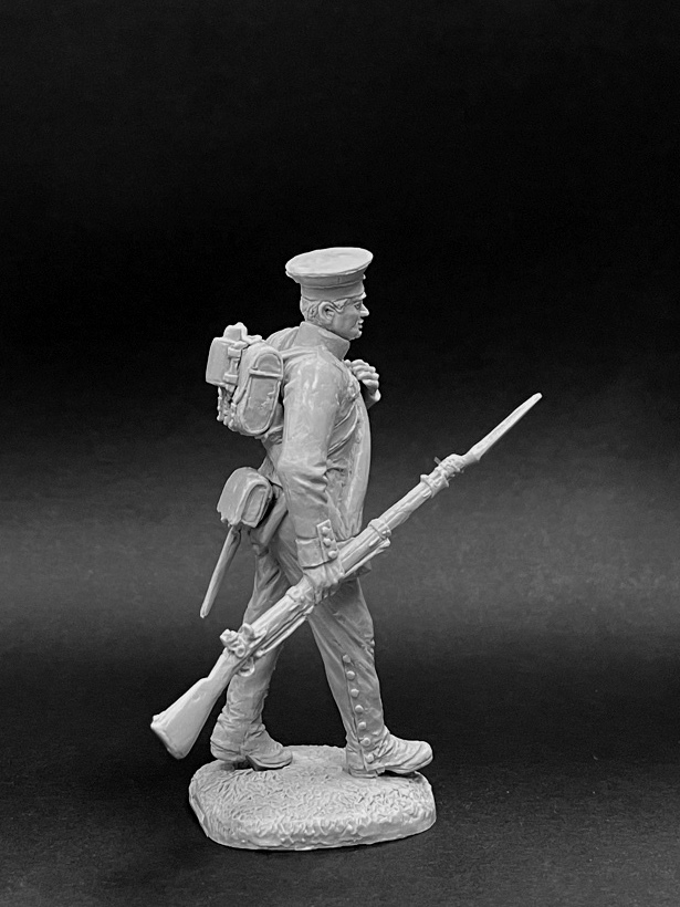 CHM-54273. Рядовой мушкетерских (или егерских) полков на марше, Россия 1812-14 гг. (2 варианта голов, 2 варианта рук, 2 варианта патронных сумок, 2 варианта штыковых ножен).  54 мм. Материал - смола. Chronos Miniatures
