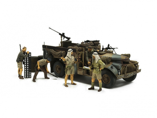32407T Автомобиль Шевроле (машина командира группа LRDG), северная Африка,  с семью фигурами, бочками и другим оборудованием Tamiya