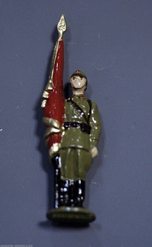 7-017 окрашеная фигура Знаменосец. Первомайский парад