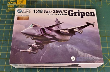 KH80117 Истребитель Jas-39a/c  (Kitty Hawk) 1/48