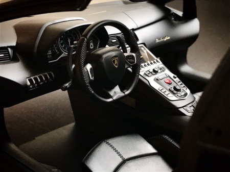 HK104 Lamborghini Aventador Roadster Bianco Canopus (Полуматовый белый)