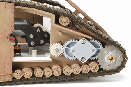 30057 Английский танк Mk.IV Male с пятью фигурами (набор 35339). В комплекте моторчик с редуктором. Tamiya