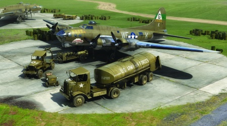 A12010 Сборная модель Eighth Air Force Resupply Set Airfix